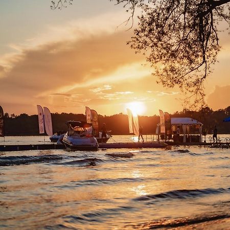 Hotel Promenada Zegrze Białobrzegi Exteriér fotografie